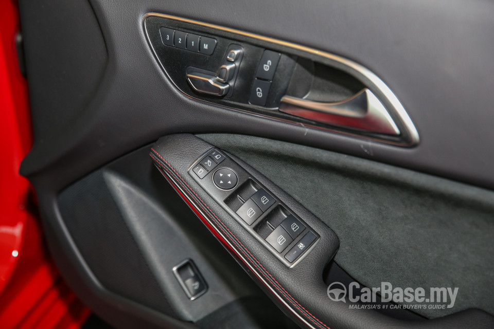 Mercedes-Benz CLA C117 Facelift (2016) Interior