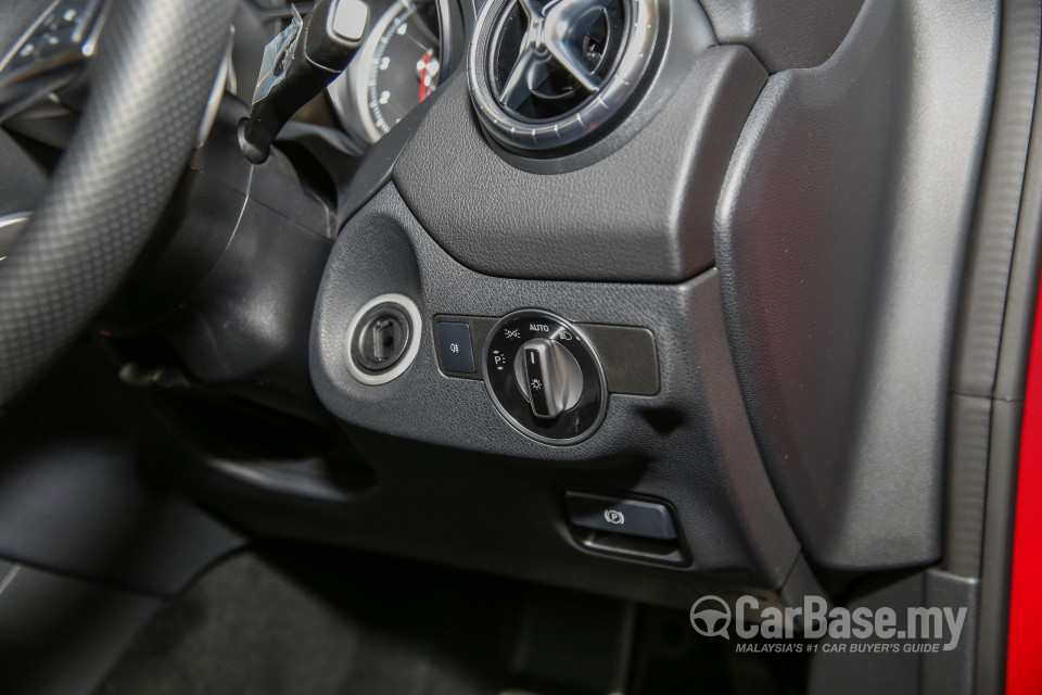 Mercedes-Benz CLA C117 Facelift (2016) Interior