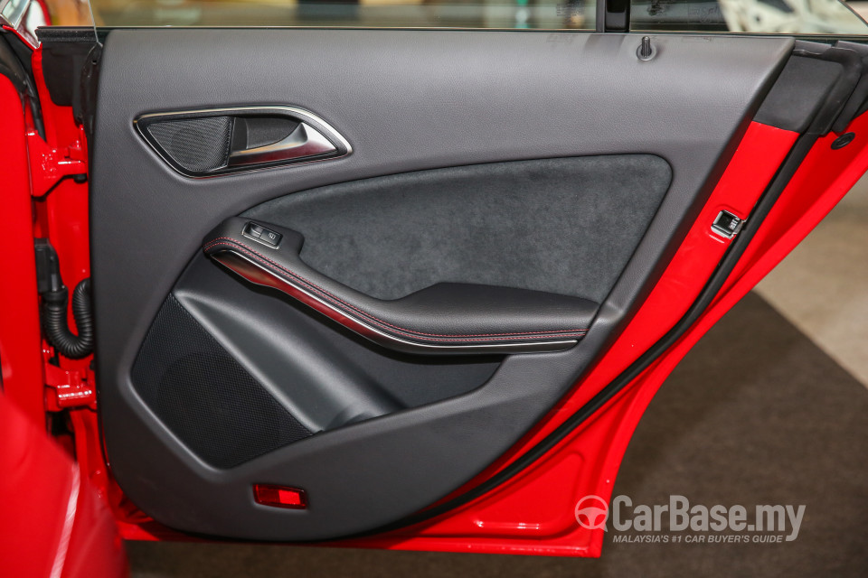 Mercedes-Benz CLA C117 Facelift (2016) Interior