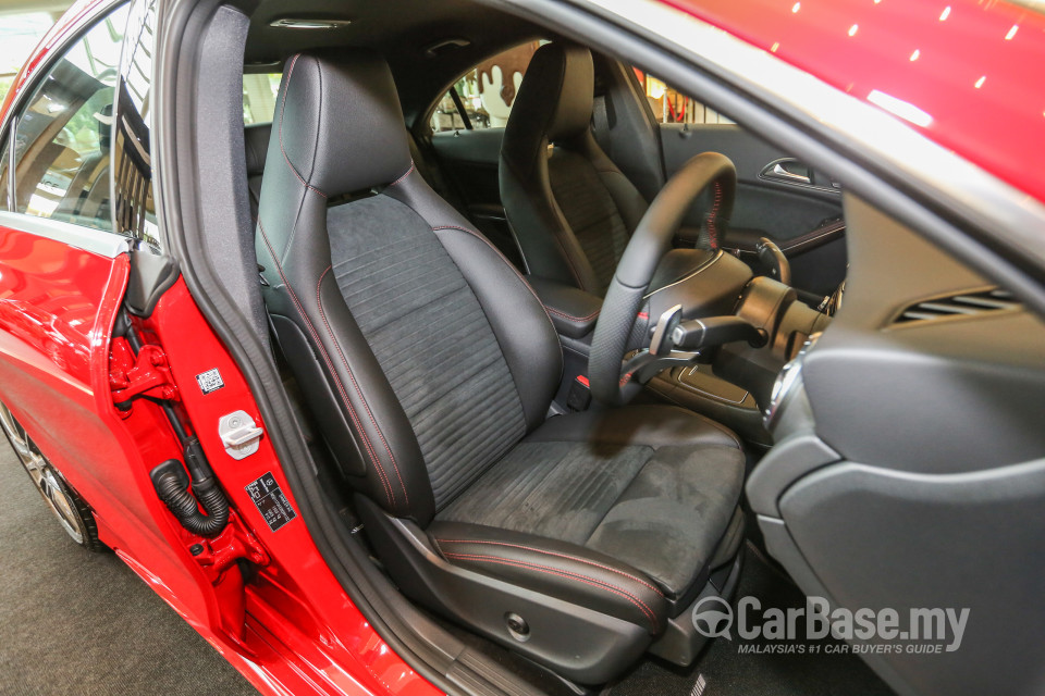 Mercedes-Benz CLA C117 Facelift (2016) Interior