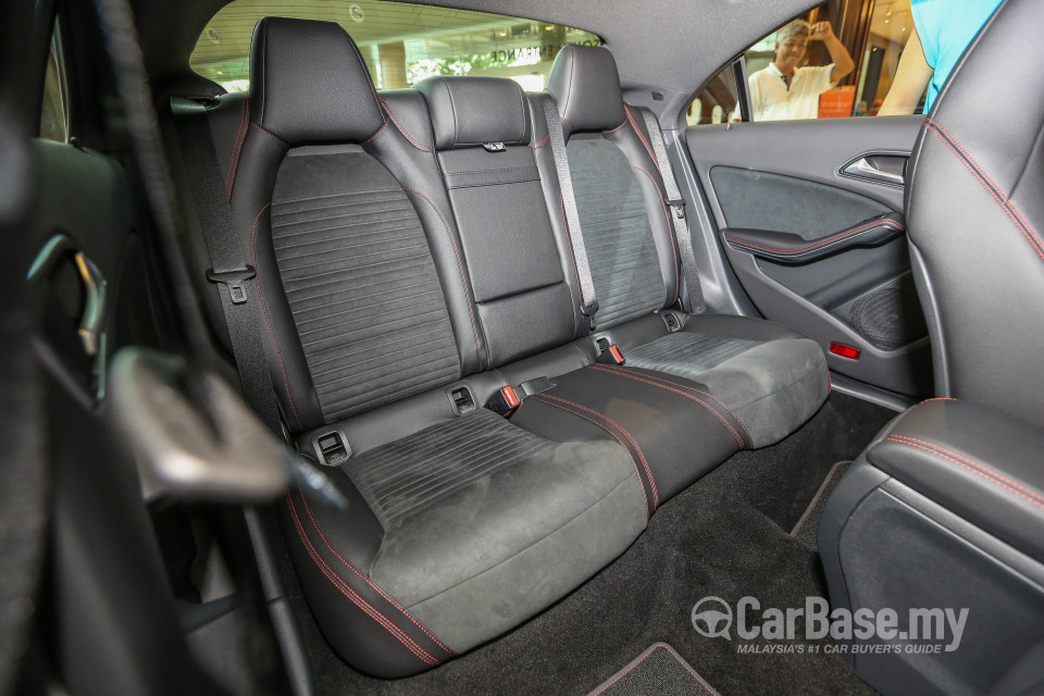 Mercedes-Benz CLA C117 Facelift (2016) Interior