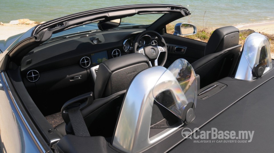 Mercedes-Benz SLC R172 (2012) Interior
