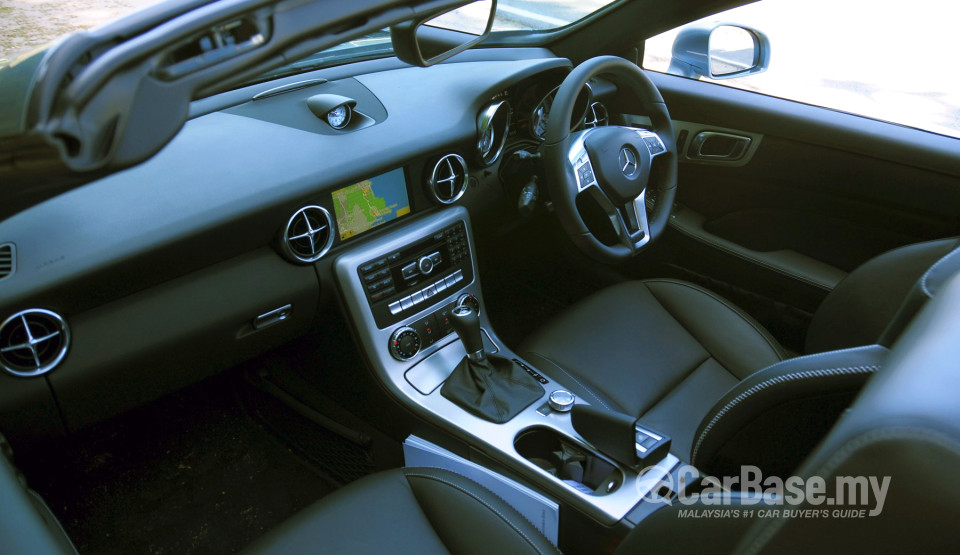 Mercedes-Benz SLC R172 (2012) Interior