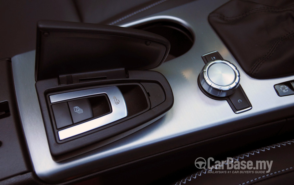 Mercedes-Benz SLC R172 (2012) Interior