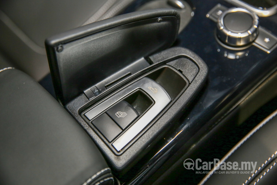 Mercedes-Benz SLC R172 Facelift (2016) Interior