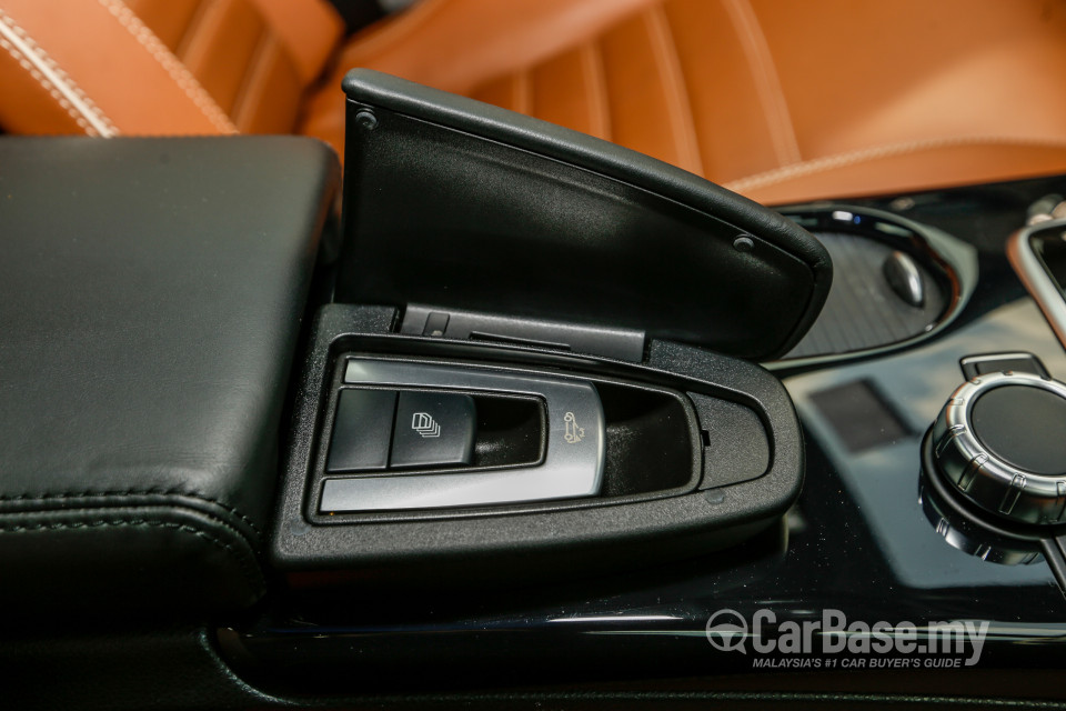 Mercedes-Benz SLC R172 Facelift (2016) Interior