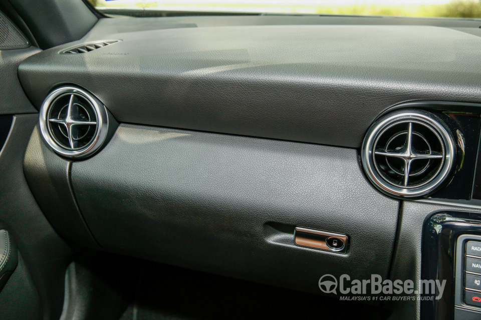 Mercedes-Benz SLC R172 Facelift (2016) Interior