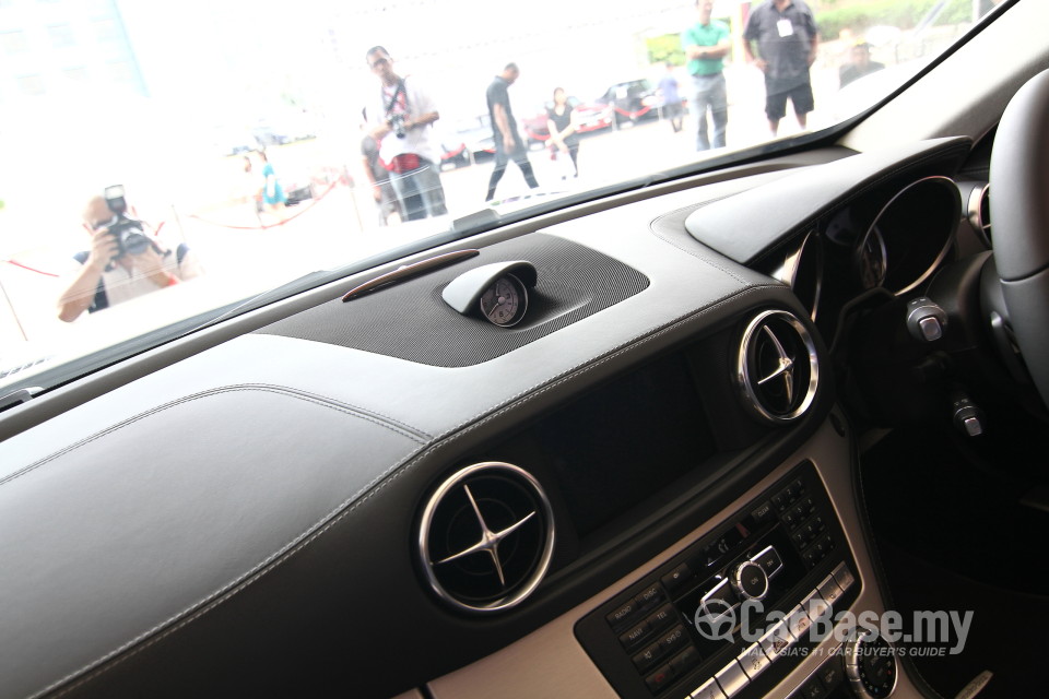 Mercedes-Benz SL-Class R231 (2012) Interior