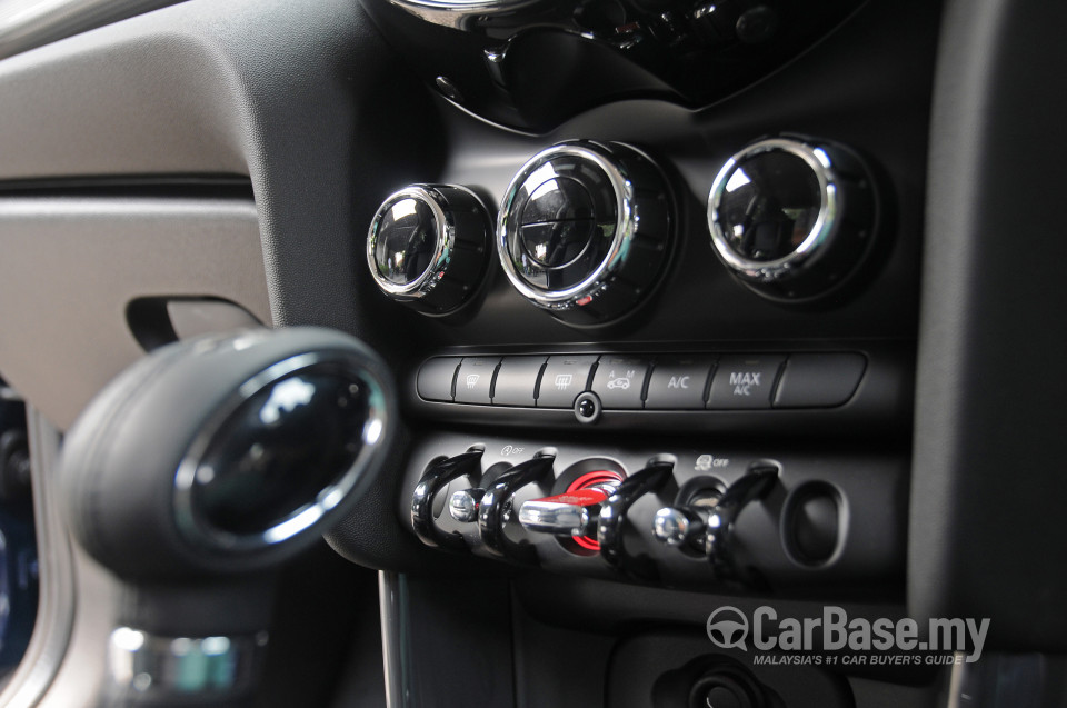 MINI 3 Door F56 (2014) Interior
