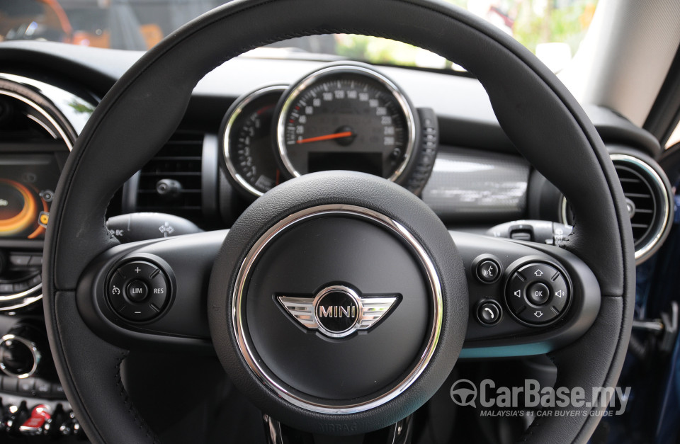 MINI 3 Door F56 (2014) Interior