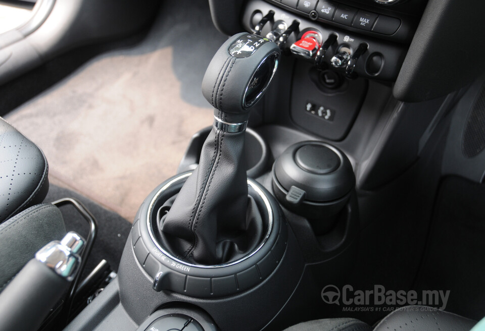 Nissan Navara D23 Facelift (2021) Interior