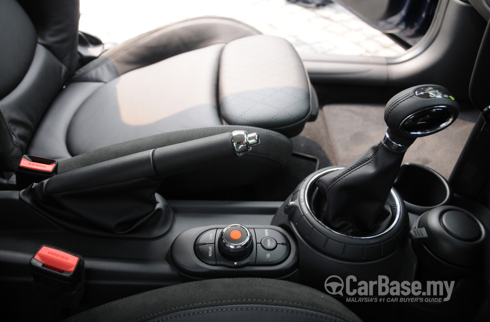 MINI 3 Door F56 (2014) Interior