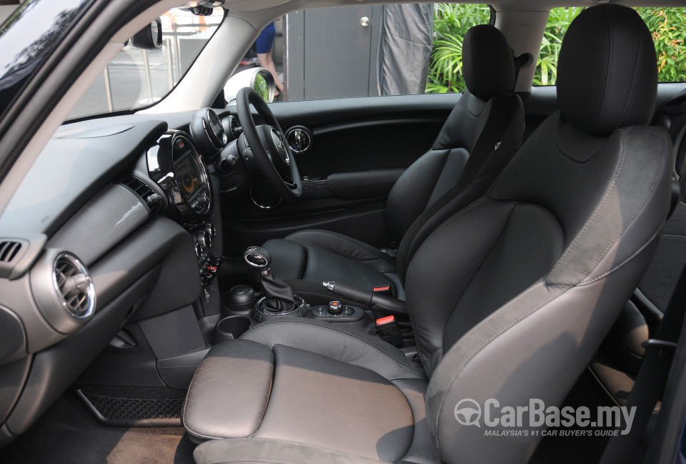 MINI 3 Door F56 (2014) Interior