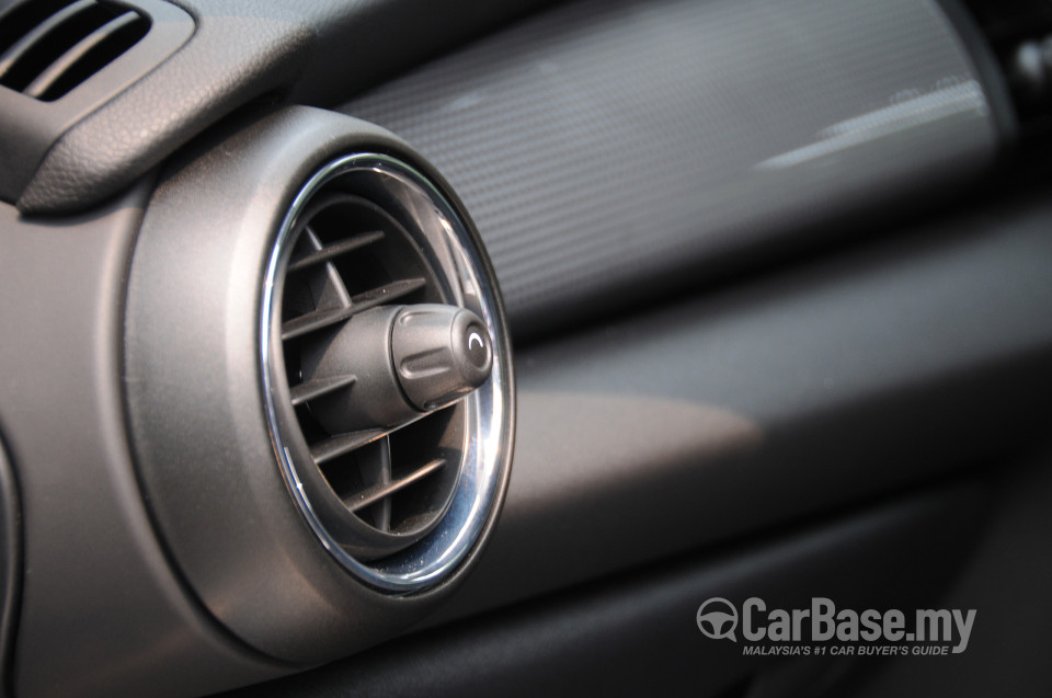 MINI 3 Door F56 (2014) Interior