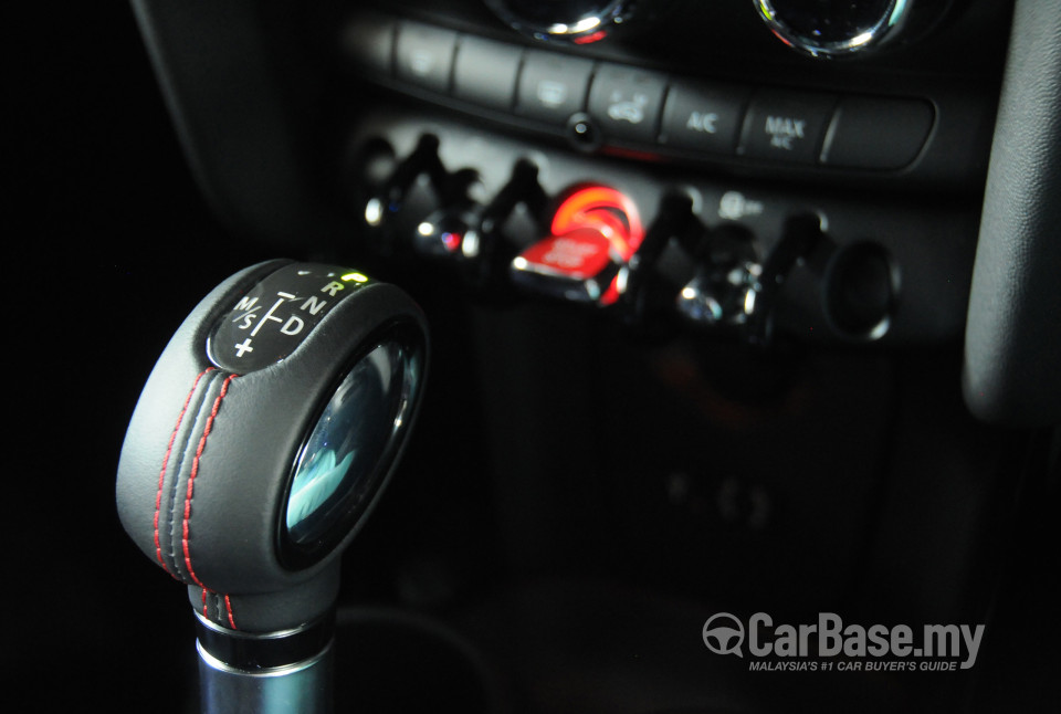 MINI 3 Door F56 (2014) Interior