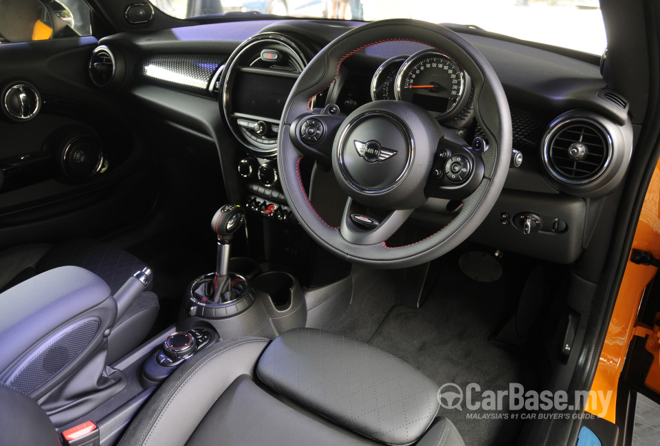 MINI 3 Door F56 (2014) Interior