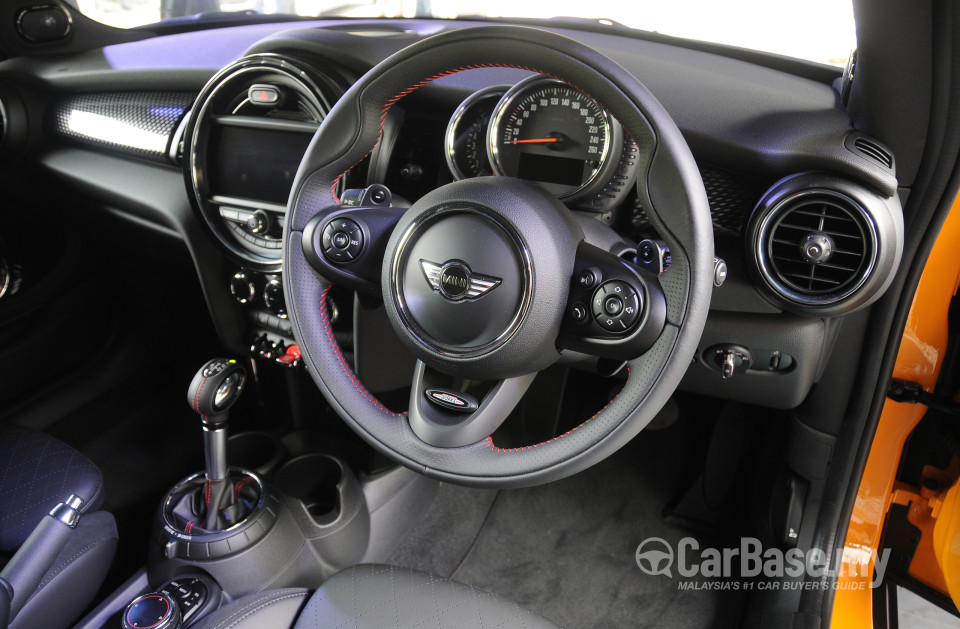 MINI 3 Door F56 (2014) Interior