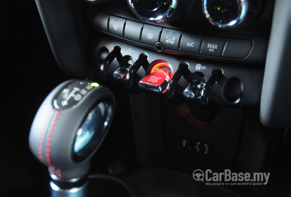 MINI 3 Door F56 (2014) Interior
