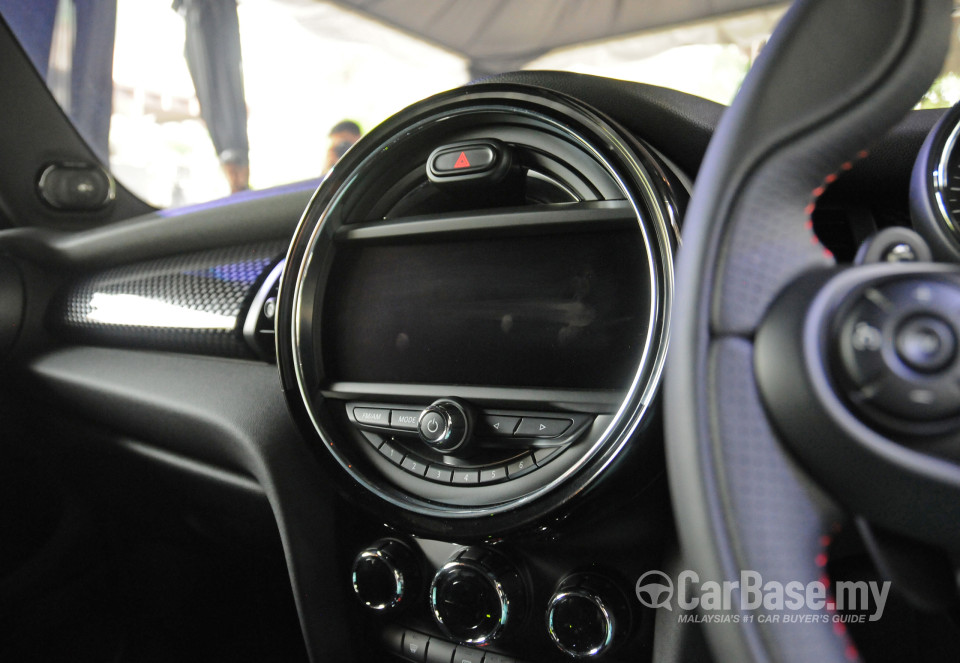 MINI 3 Door F56 (2014) Interior