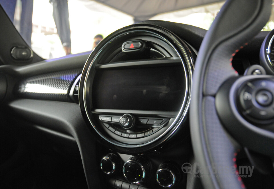 Perodua Aruz D38L (2019) Interior