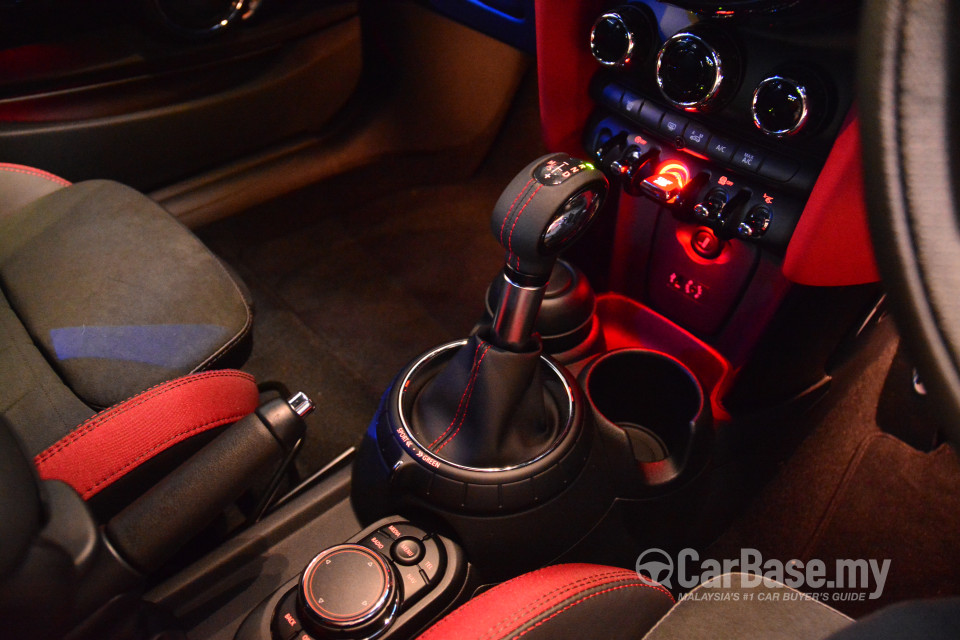 MINI 3 Door F56 (2014) Interior