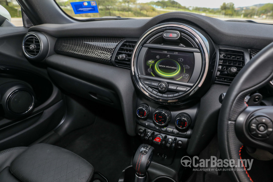 MINI 3 Door F56 (2014) Interior