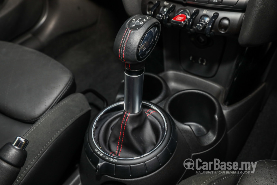 MINI 3 Door F56 (2014) Interior