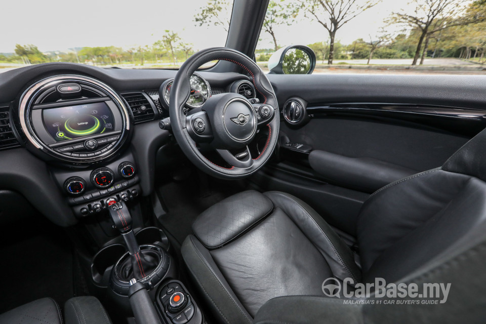 MINI 3 Door F56 (2014) Interior