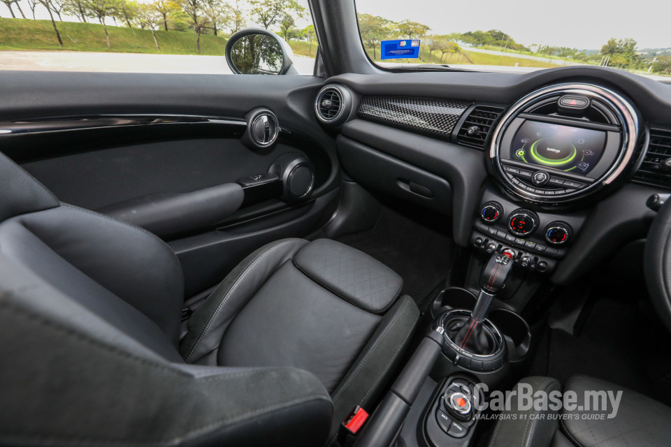 MINI 3 Door F56 (2014) Interior