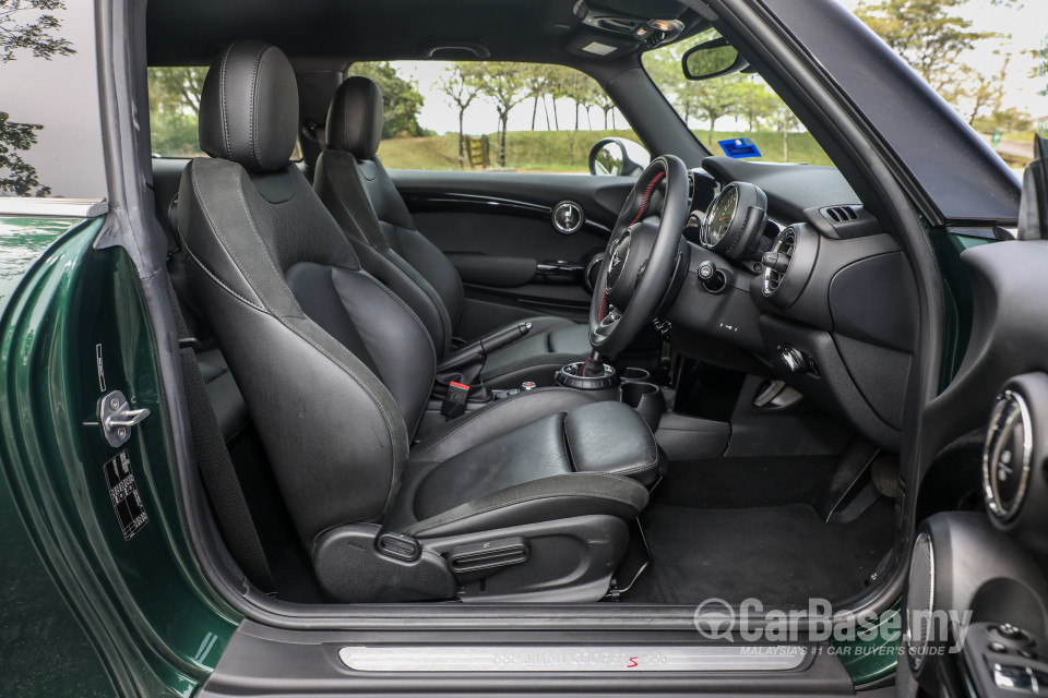 MINI 3 Door F56 (2014) Interior
