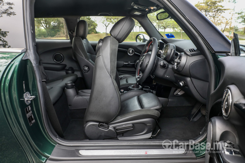 MINI 3 Door F56 (2014) Interior