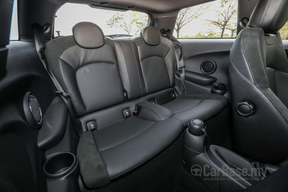 Toyota Innova AN140 (2016) Interior