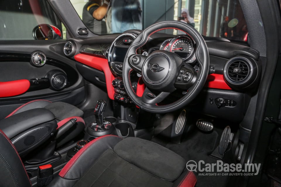 MINI 3 Door F56 LCI (2018) Interior