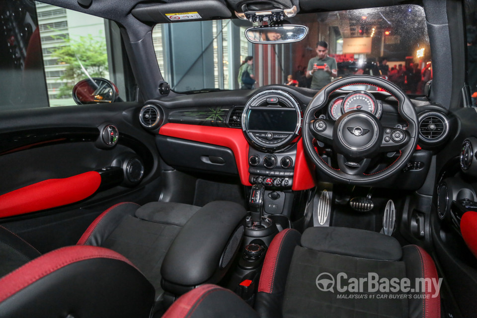 MINI 3 Door F56 LCI (2018) Interior