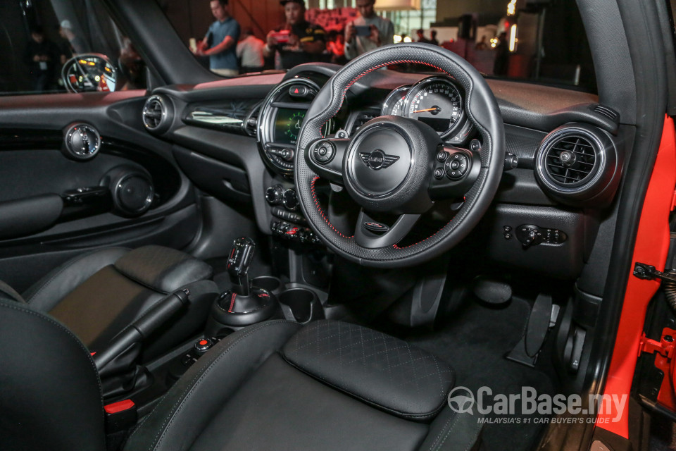 MINI 3 Door F56 LCI (2018) Interior