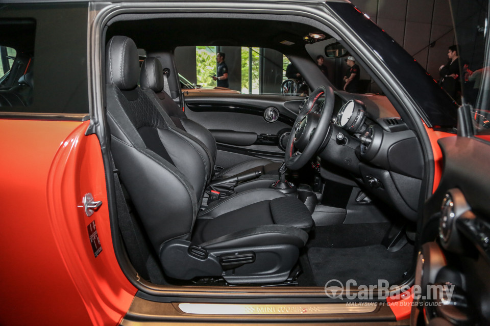 MINI 3 Door F56 LCI (2018) Interior
