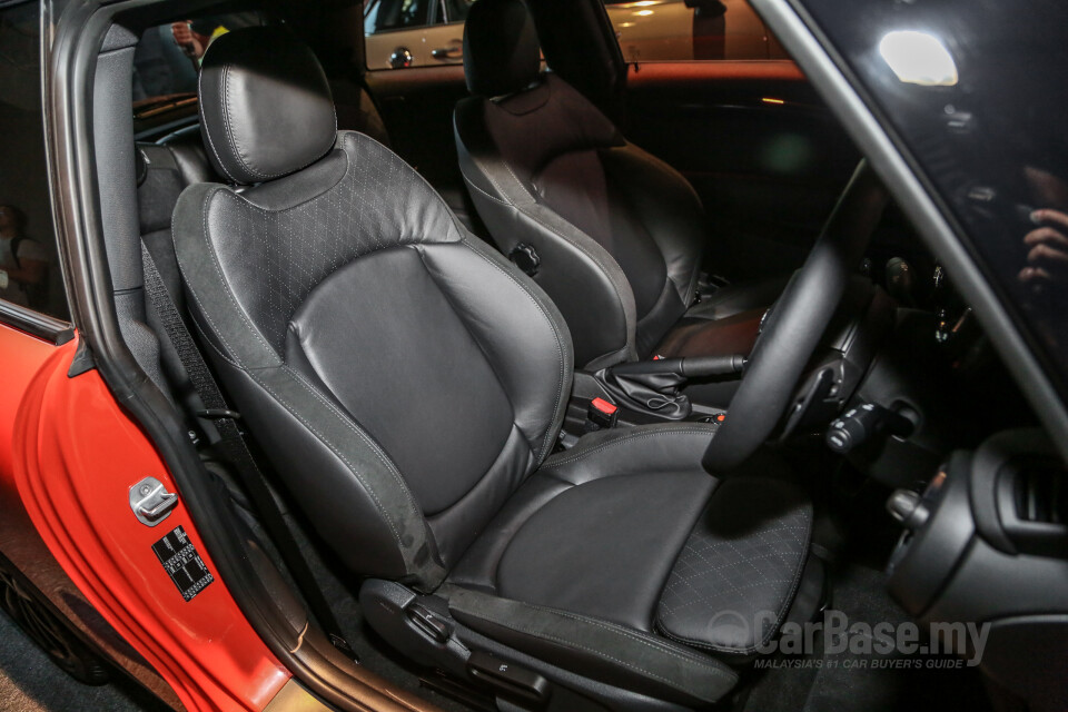 Perodua Aruz D38L (2019) Interior