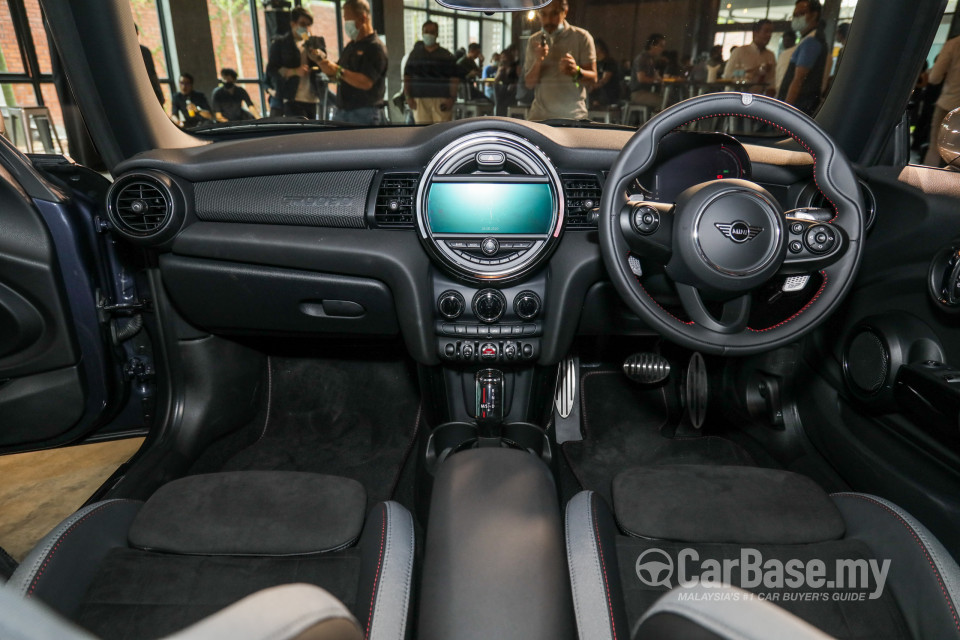 MINI 3 Door F56 LCI (2018) Interior