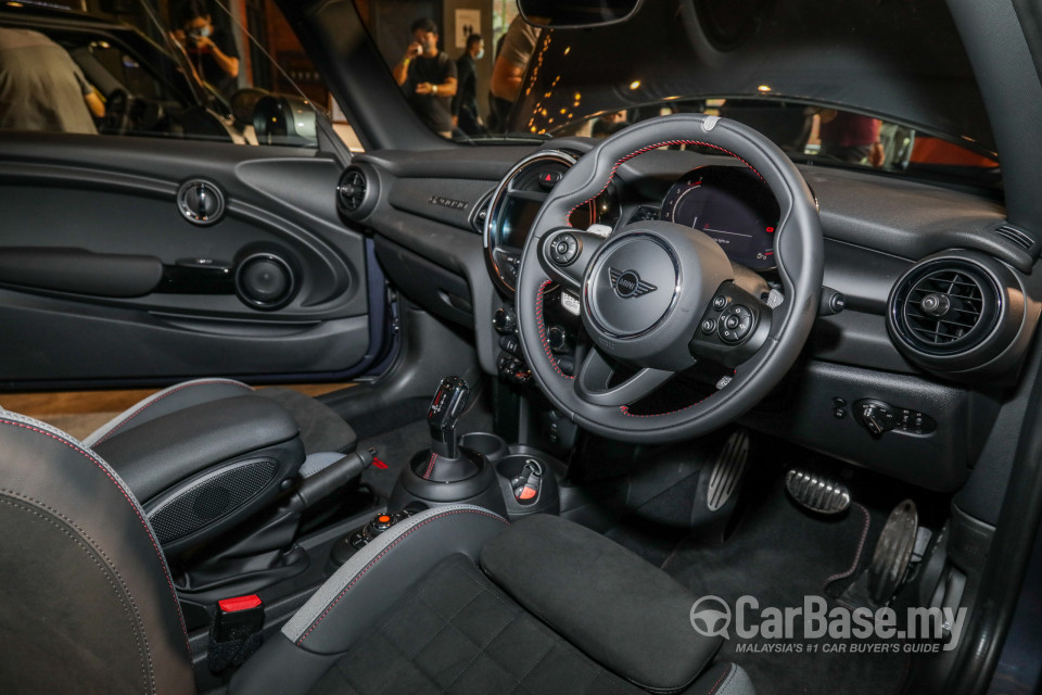 MINI 3 Door F56 LCI (2018) Interior