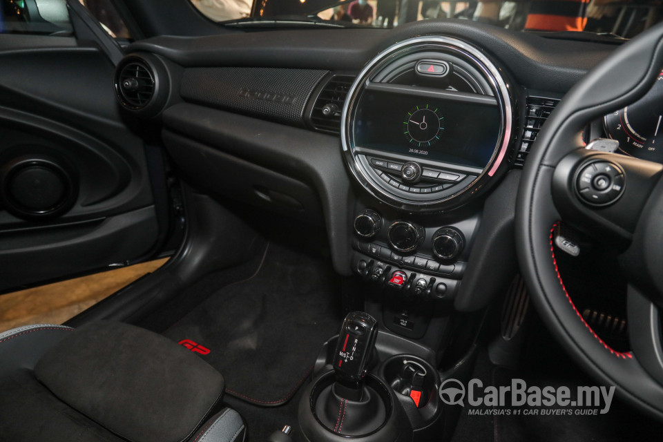 MINI 3 Door F56 LCI (2018) Interior