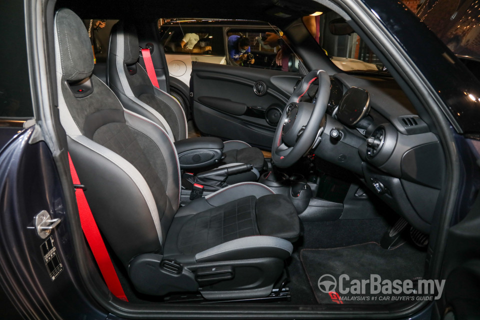 MINI 3 Door F56 LCI (2018) Interior