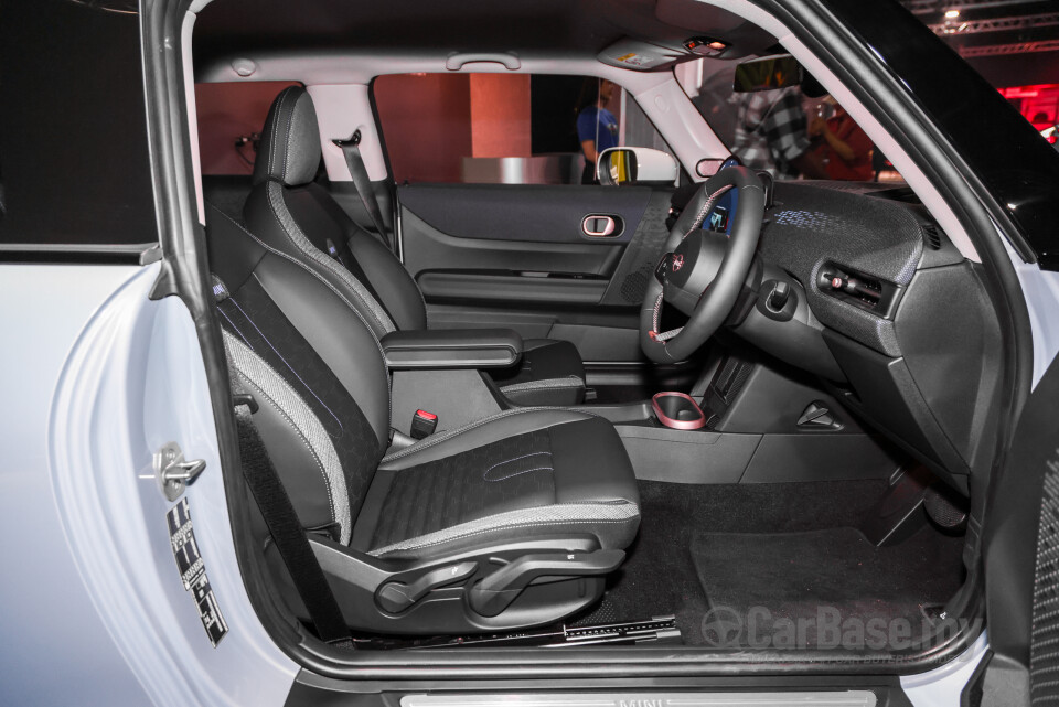 MINI 3 Door F66 (2024) Interior