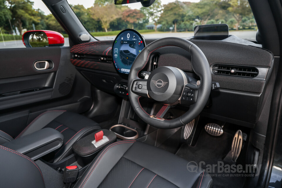 MINI 3 Door F66 (2024) Interior