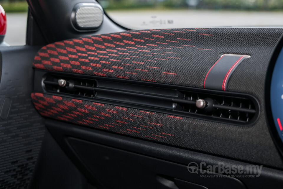MINI 3 Door F66 (2024) Interior