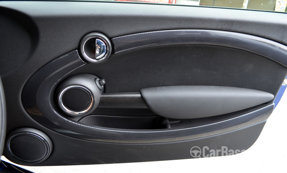 MINI Coupe Mk1 (2011) Interior