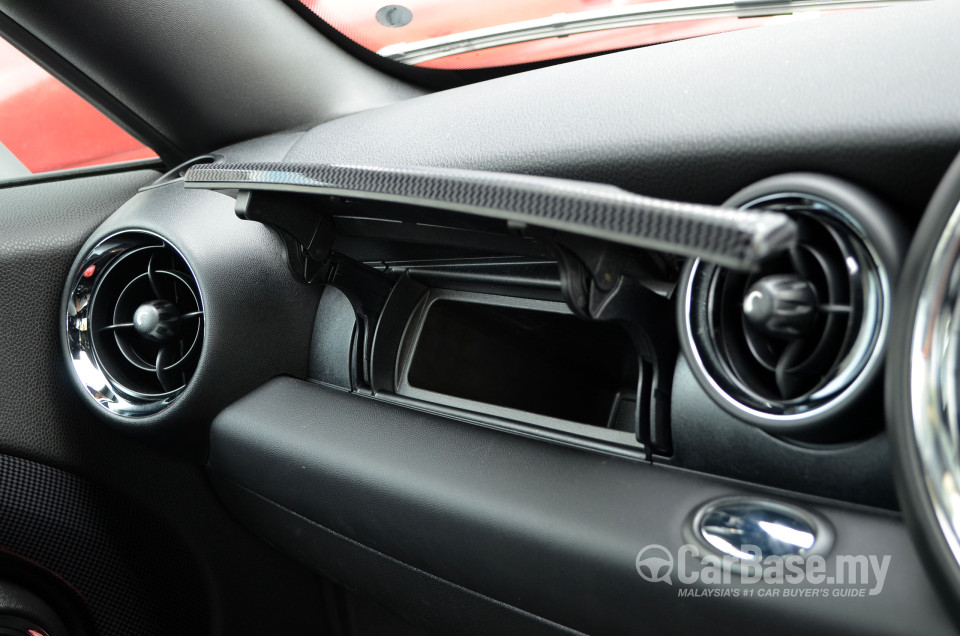 MINI Coupe Mk1 (2011) Interior