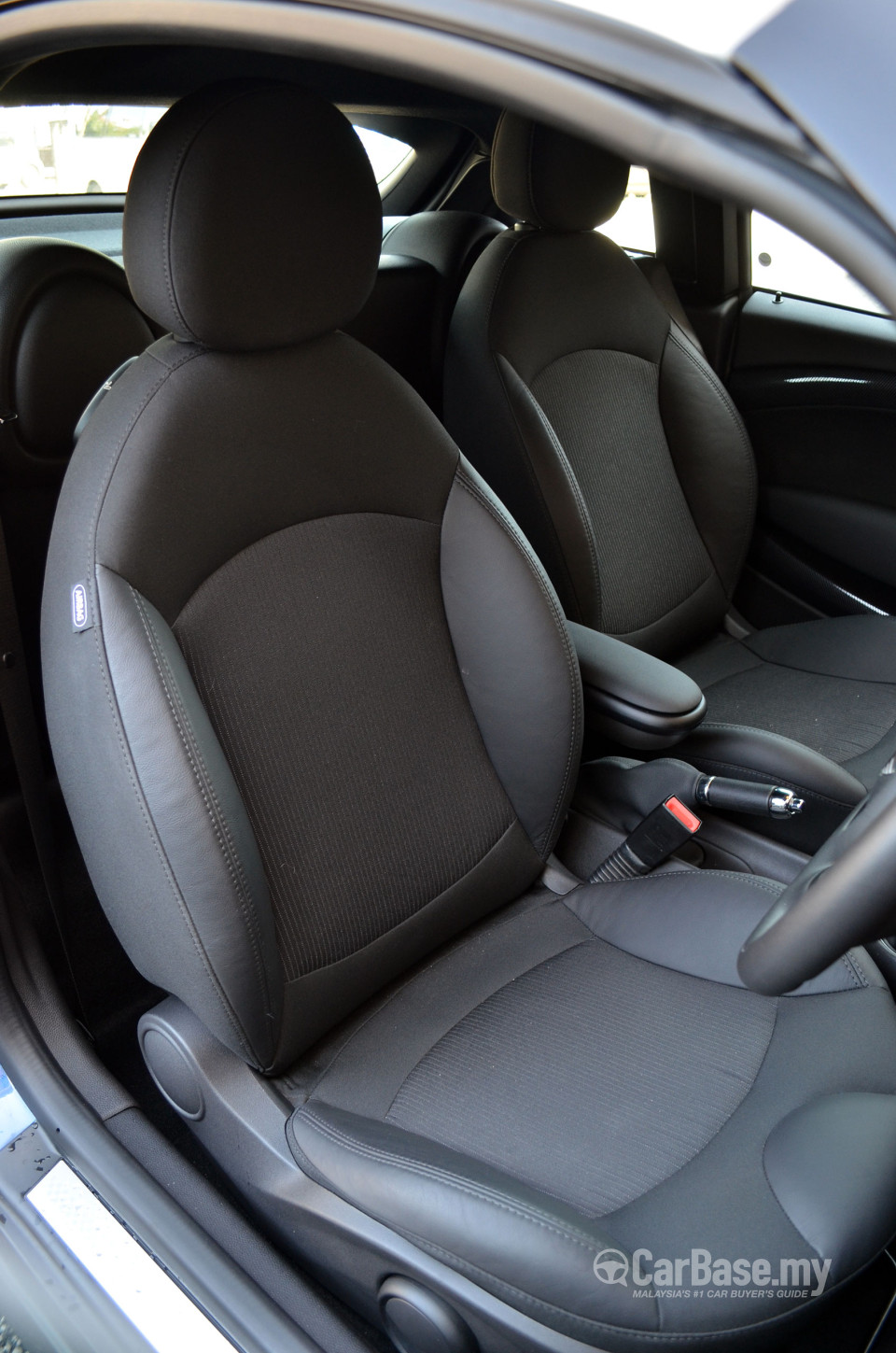 MINI Coupe Mk1 (2011) Interior
