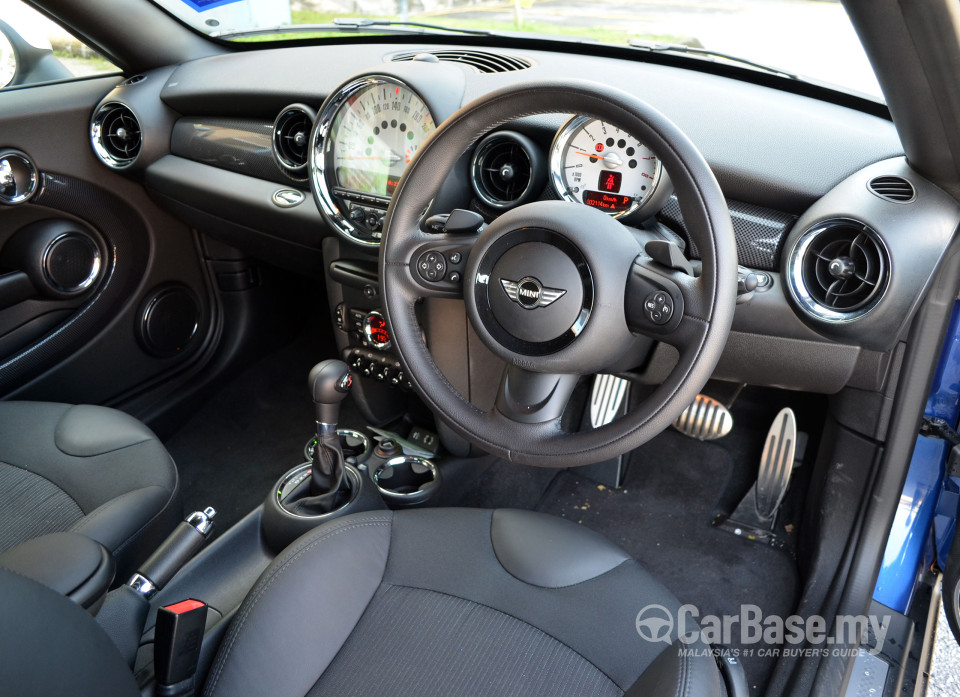 MINI Coupe Mk1 (2011) Interior