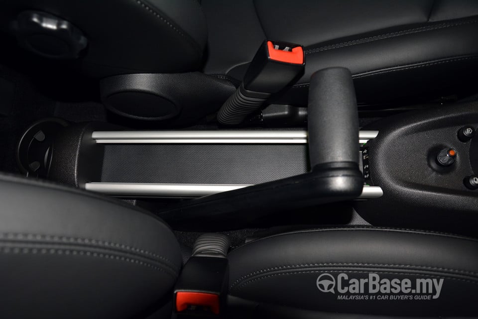MINI Countryman R60 LCI (2014) Interior