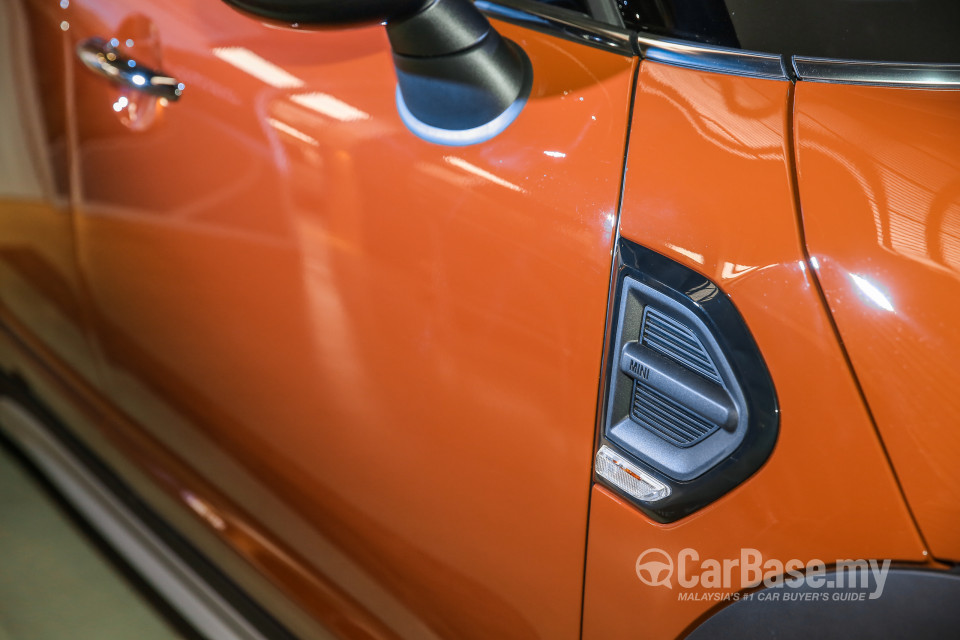MINI Countryman F60 (2017) Exterior
